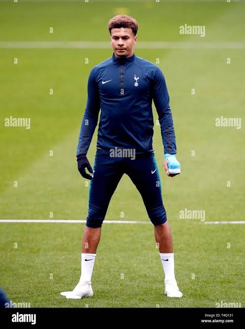 He is back, Dele Alli return to training with Tottenham under 23 squared after he signed three years pre contract.